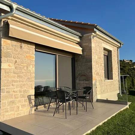 Con Vista Villa *